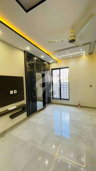 10 Marla Double Unit House On Ideal Location In Lda Evenue 1