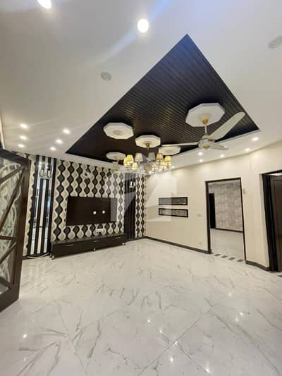 10 Marla Like New Upper Portion With Gas And Seperate Enterence Available For Rent In Bahria Town Lahore.
