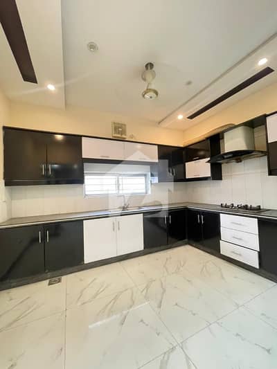 10 Marla Like New Upper Portion With Gas And Seperate Enterence Available For Rent In Bahria Town Lahore.