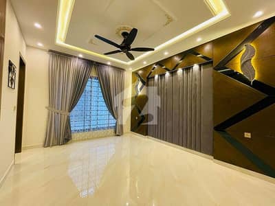 10 MARLA BRAND NEW LUXUARY FULL HOUSE FOR RENT IN JASMINE BLOCK BAHRIA TOWN LAHORE
