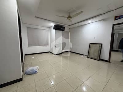سیٹیلائیٹ ٹاؤن راولپنڈی میں 5 مرلہ Studio عمارت 1.0 لاکھ میں کرایہ پر دستیاب ہے۔