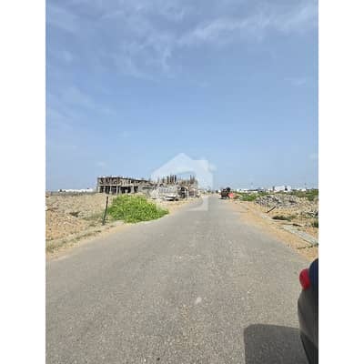 800 YARDS PLOT FOR SALE