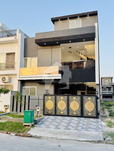 ایم پی سی ایچ ایس ۔ ملٹی گارڈنز بی ۔ 17,اسلام آباد میں 4 کمروں کا 5 مرلہ مکان 2.35 کروڑ میں برائے فروخت۔
