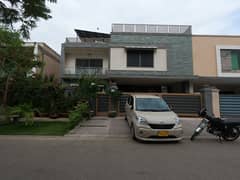 Prime Location Askari 5 - Sector J House Sized 375 Square Yards Is Available