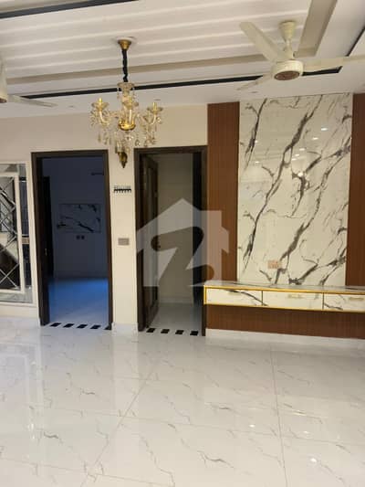 Prime Location 5 Marla House for Rent in Platinum Block Park View City Lahore