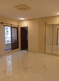 Flat In Askari 5 Sized 3000 Square Feet Is Available