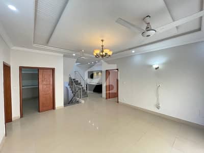 A Great Choice For A 10 Marla House Available In Bahria Enclave - Sector A