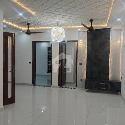 5 MARLA UPPER PORTION AVAILABLE FOR RENT