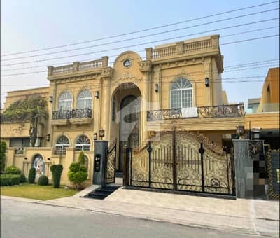 مسلم ٹاؤن لاہور میں 6 کمروں کا 1 کنال مکان 11.0 کروڑ میں برائے فروخت۔