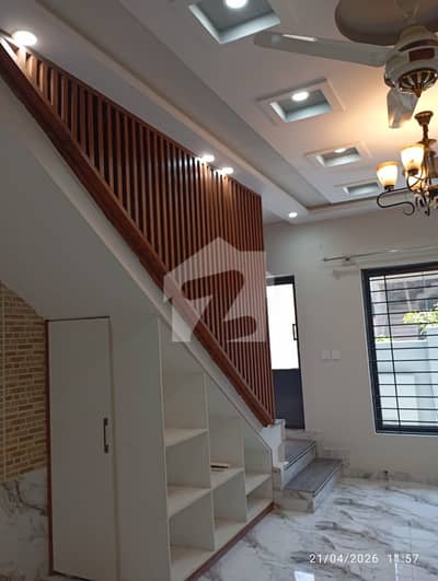 1000 Square Feet House In Central I-11/2 For Sale