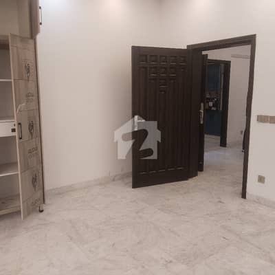 5 MARLA UPPER PORTION AVAILABLE FOR RENT
