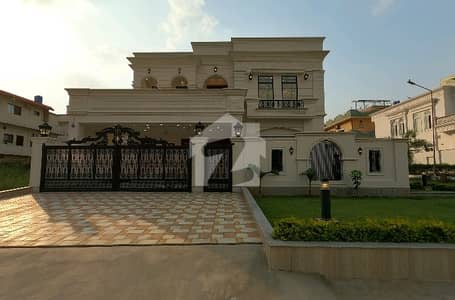 Gorgeous Corner 1 Kanal House For sale Available In G-13/2