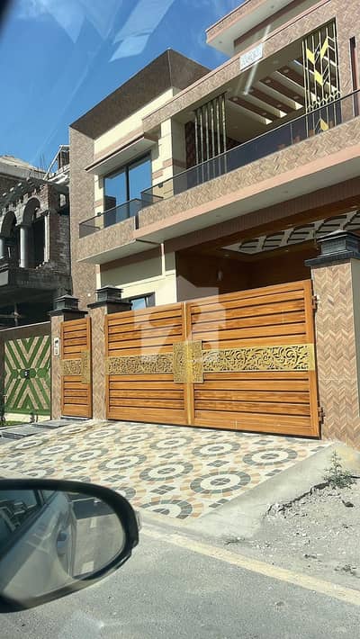 نور گارڈن جی ٹی روڈ,گجرات میں 5 کمروں کا 10 مرلہ مکان 4.15 کروڑ میں برائے فروخت۔