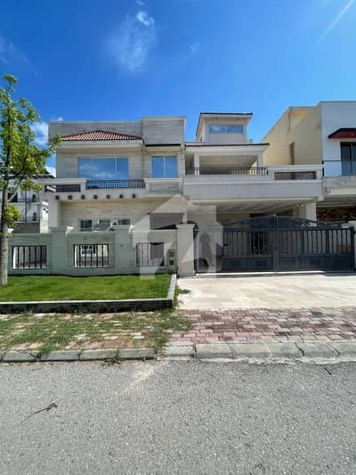 Brand New Luxury 1 Kanal Full House 6 Bed Accommodation 2 American Kitchen 1 Servant Two Species TV Lounge Available For Sale In Bahria Enclave Sector C