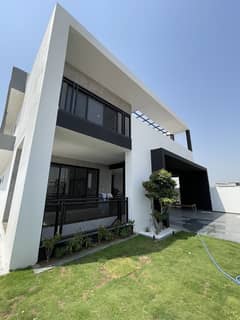 Back Street Market Masjid & Park, Luxurious 01 Kanal House For Sale