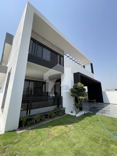 Back Street Market Masjid & Park, Luxurious 01 Kanal House for Sale