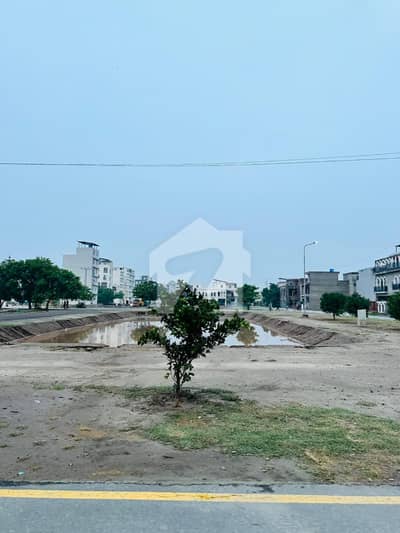 SAPHHIRE BLOCK HOT LOCATION PLOT 10 MARLA BACK OFF CEO OFFICE