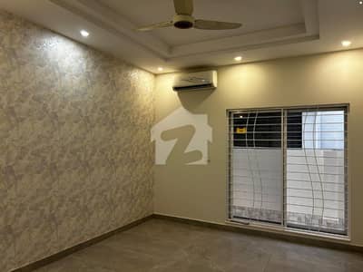 ڈی ایچ اے فیز 6 ڈیفنس (ڈی ایچ اے),لاہور میں 5 کمروں کا 1 کنال مکان 4.5 لاکھ میں کرایہ پر دستیاب ہے۔
