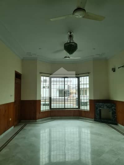 1 Kanal Upper Portion | 3 Bed | Prime Location