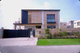 1 KANAL ELEGANT AND FULLY MAINTAINED SUPER HOT LOCATED BUNGALOW IS AVAILABLE FOR RENT IN DHA PHASE 4. SPACIOUS HOUSE IN PRIME LOCATION.