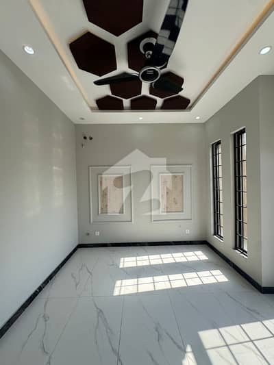 10 Marla brand new condition house available for rent