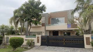 ONE KANAL BEAUTIFULL HOUSE AVALIABLE FOR RENT IN DHA PHASE 5