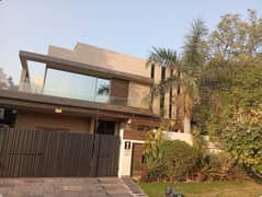 1 KANAL ELEGANT AND FULLY MAINTAINED SUPER HOT LOCATED SLIGHTLY USED BUNGALOW IS AVAILABLE IN THE BEST BLOCK OF DHA LAHORE