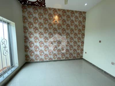 10 MARLA BEAUTIFUL HOUSE AVAILABLE FOR RENT IN DHA PHASE 2