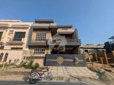 Multi Garden B-17 8 Marla Like New House Available For Rent In FMC