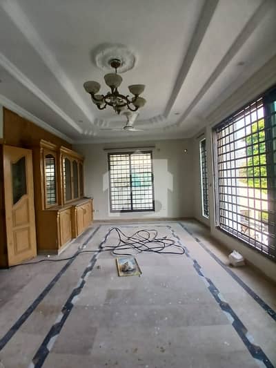 (50*90) 1 kanal Beautiful upper Portion Available For Rent in G 11 Islamabad