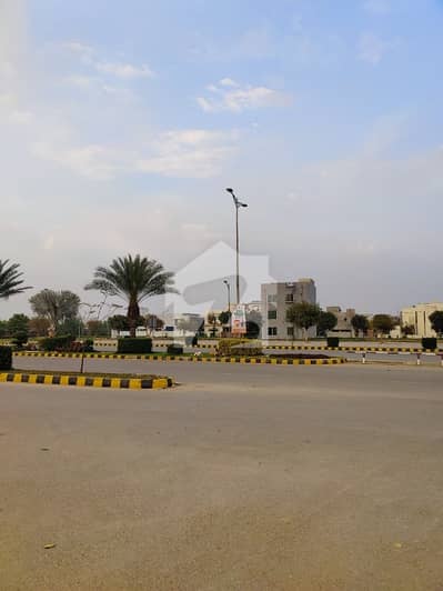01 Kanal Developed Area Plot B Block Main Boulevard Location 80 feet Road All Dues Paid