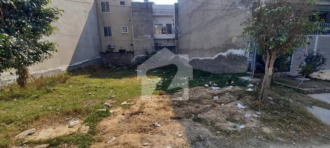 8 marla plot for sale