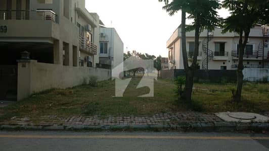 10 Marla Prime Location Plot For Sale