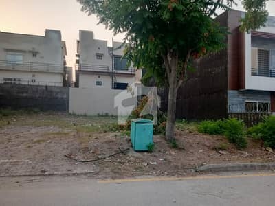 10 Marla Prime Location Plot For Sale