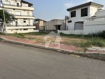 1 Kanal Boulevard Corner Plot