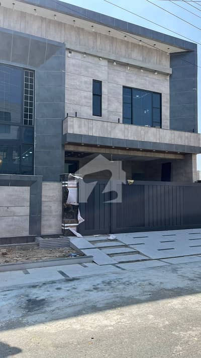 10 Marla Ultra Modern House with 8 Spacious Bedroom For Sale 10 Marla Ultra Modern House with 8 Spacious Bedroom For Sale