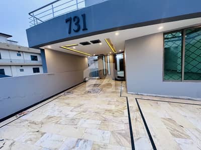 10 marla basement house main boulevard for sale