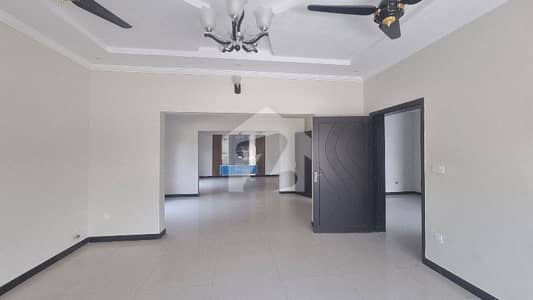 Prime Location: 1 Kanal 6-Bedroom House For Sale on Main Boulevard Bahria Town Phase 7
