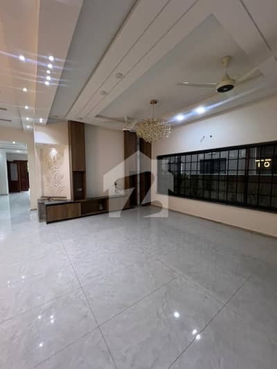 1 Kanal Designer House With 5 Bed And 6 Bathrooms And 10 Kva Solar Available For Rent