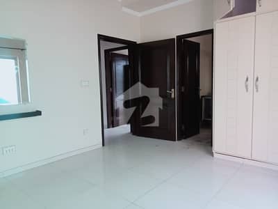 5marla house for sale old house w block 3bed room 3bed room hote location 5marla house for sale old house w block 3bed room 3bed room hote location
