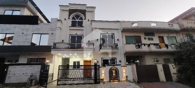 جی ۔ 14/4 جی ۔ 14,اسلام آباد میں 5 کمروں کا 8 مرلہ مکان 6.7 کروڑ میں برائے فروخت۔ جی ۔ 14/4 جی ۔ 14,اسلام آباد میں 5 کمروں کا 8 مرلہ مکان 6.7 کروڑ میں برائے فروخت۔