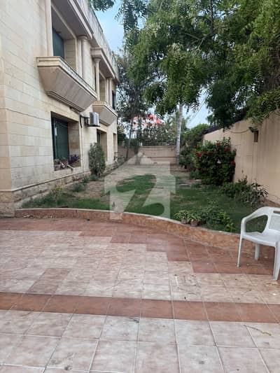 CHANCE DEAL HOUSE ON ALMOST PLOT PRICE 1050 YARD BUNGALOW NEAT & CLEAN