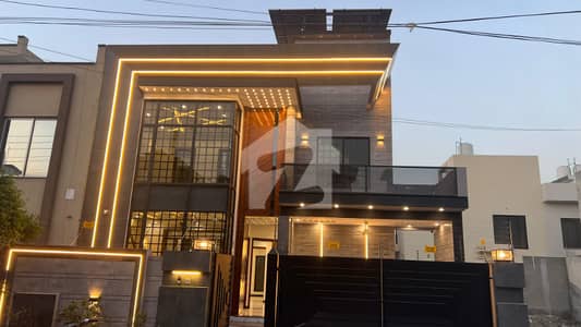 10 Marla Luxury Upper Portion With Gas Available For Rent In Bahria Town Lahore.