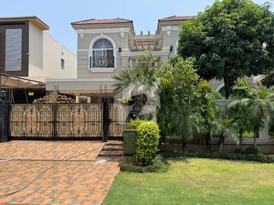 Beautiful & Spacious 1 Kanal house Available for Rent in DHA