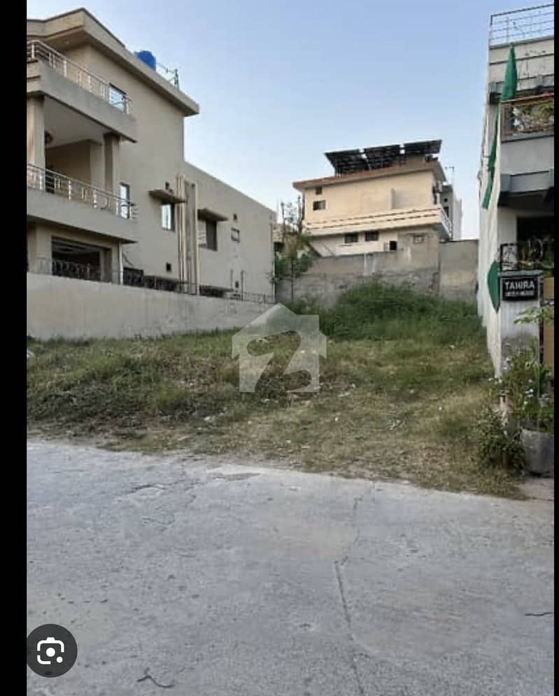 Prime Plot for Sale in E-11/1, Islamabad Prime Plot for Sale in E-11/1, Islamabad