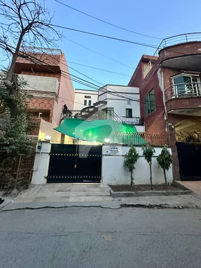 نیواقبال پارک کینٹ کینٹ,لاہور میں 3 کمروں کا 6 مرلہ مکان 2.6 کروڑ میں برائے فروخت۔