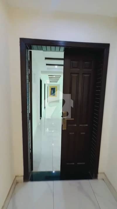 عسکری 11 عسکری,لاہور میں 3 کمروں کا 10 مرلہ فلیٹ 3.35 کروڑ میں برائے فروخت۔