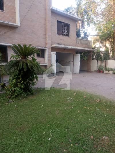 Gulberg 4 Kanal house near Hussain Chowk for Silent office is available on rent. Gulberg 4 Kanal house near Hussain Chowk for Silent office is available on rent.