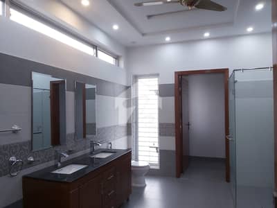 10 MARLA HOUSE FOR RENT