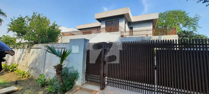 1 KANAL SPECTACULAR HOUSE D/UNIT FOR SALE IN DHA PHASE 3 block W 1 KANAL SPECTACULAR HOUSE D/UNIT FOR SALE IN DHA PHASE 3 block W